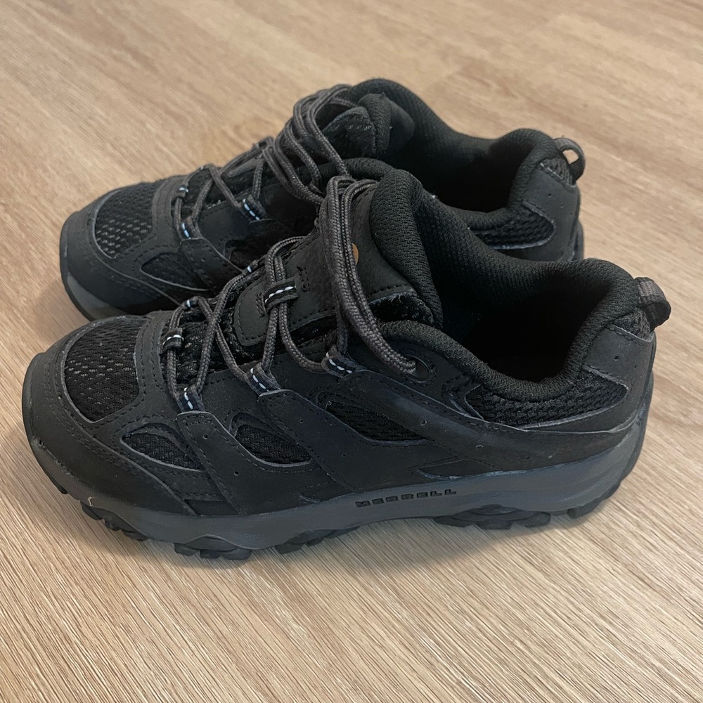 Merrell Women's Moab 3 Low Hiking Walking Shoes Black. Used.